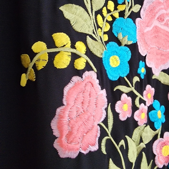 Forever 21 Black Embroidered Floral Kimono Large - Picture 6 of 8